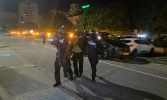 Caz șocant. Un bărbat a intrat în sediul Poliției cu o replică de AK-47 și o grenadă, apoi le-a cerut agenților să-l împuște / Ce a urmat