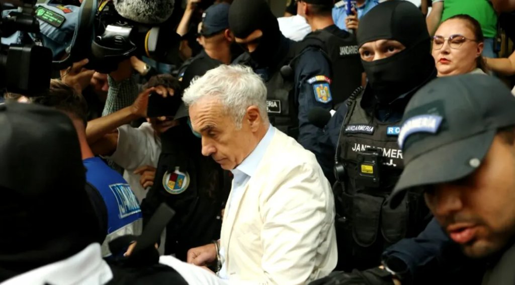Călin Georgescu află dacă va fi eliberat din arest. Peste 200 de susținători s-au adunat în fața Curții de Apel București