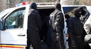 Doi bărbați, prinși în flagrant la Florești, în timp ce tranzacționau peste un kilogram de droguri. Ce sumă uriașă cereau pentru substanțele interzise