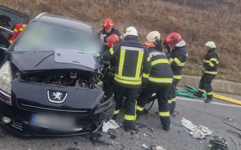 Accident GRAV pe centura Vâlcele-Apahida. Un bărbat a rămas încarcerat, iar o femeie și doi copii au avut nevoie de îngrijiri medicale